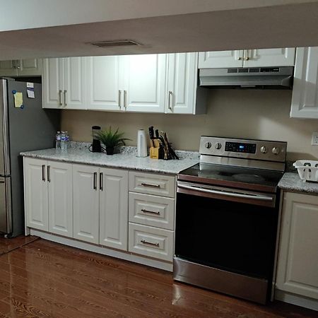 Spacious Mbr Near Kennedy Subway & Go Toronto Extérieur photo