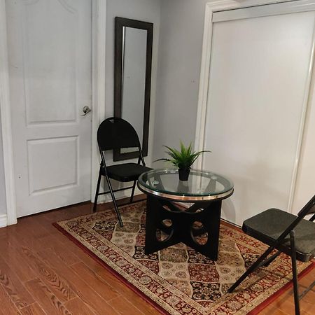 Spacious Mbr Near Kennedy Subway & Go Toronto Extérieur photo