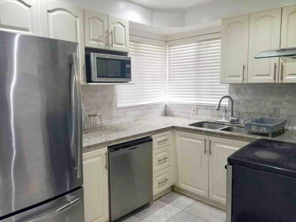 Spacious Mbr Near Kennedy Subway & Go Toronto Extérieur photo