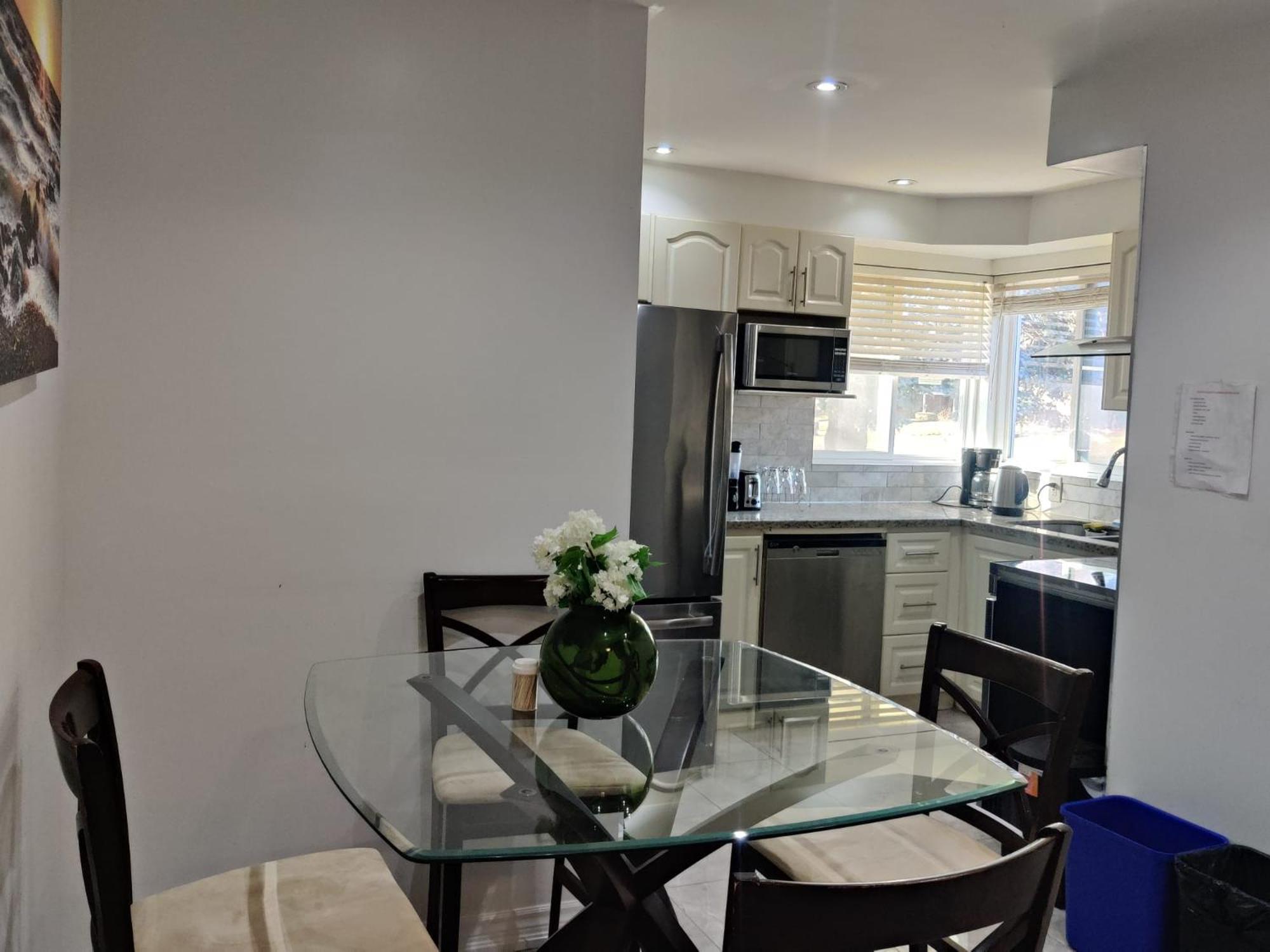 Spacious Mbr Near Kennedy Subway & Go Toronto Extérieur photo