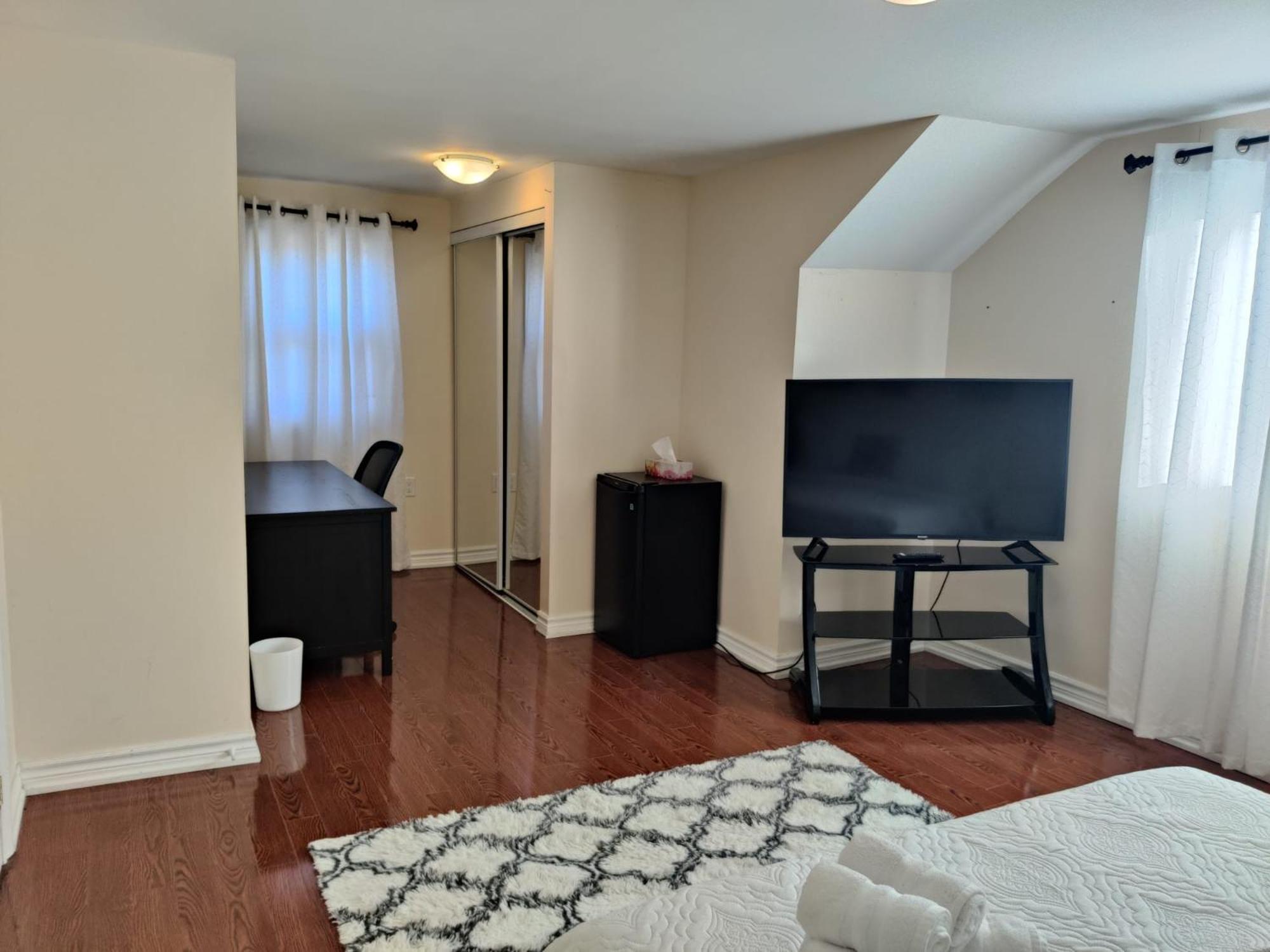 Spacious Mbr Near Kennedy Subway & Go Toronto Extérieur photo