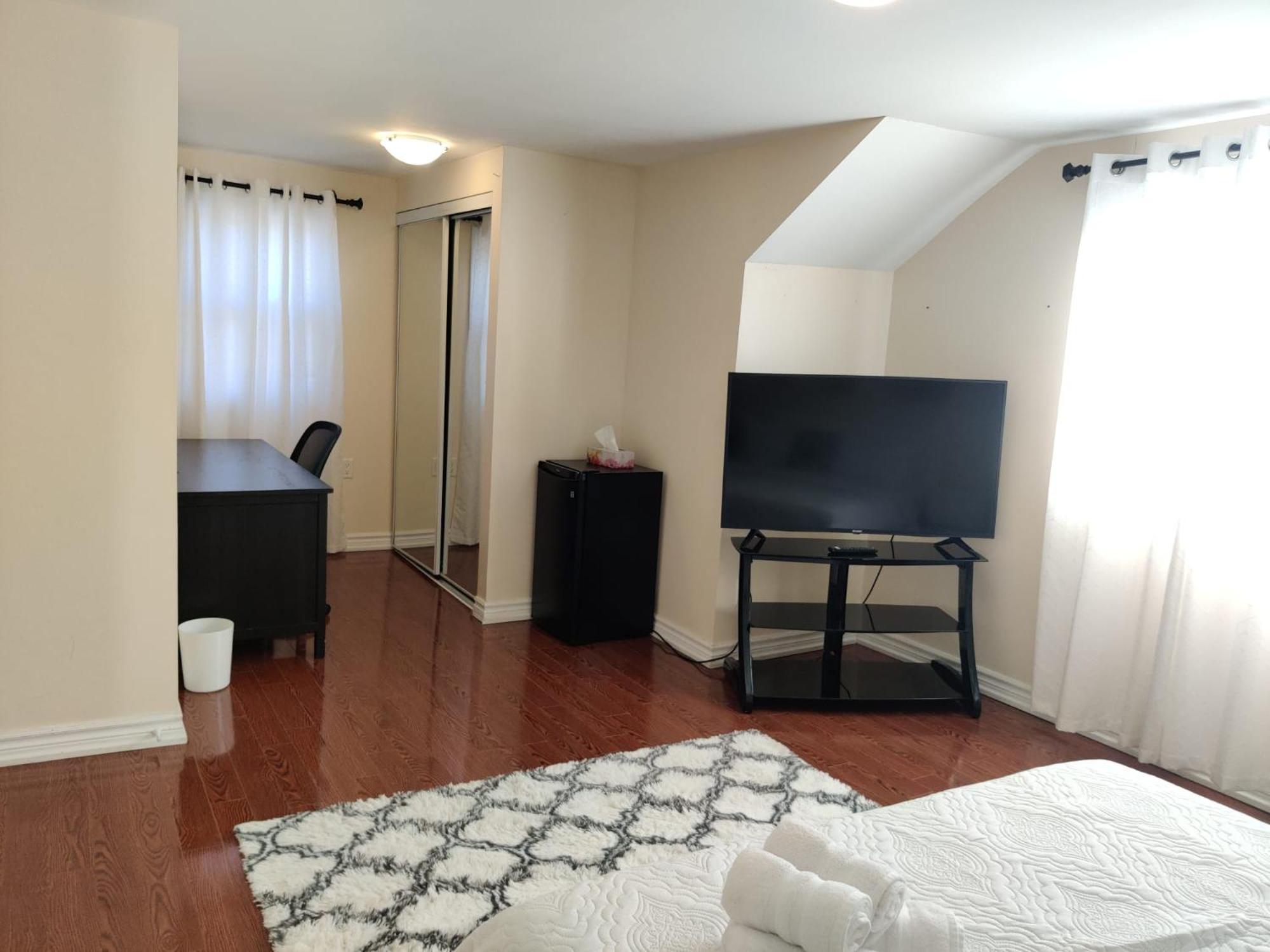 Spacious Mbr Near Kennedy Subway & Go Toronto Extérieur photo